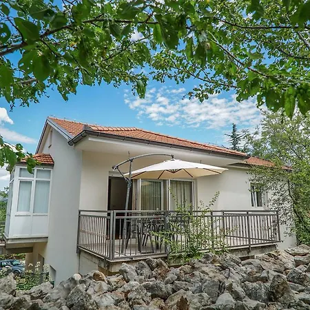 House Between The Sea And Lakes * Grubine