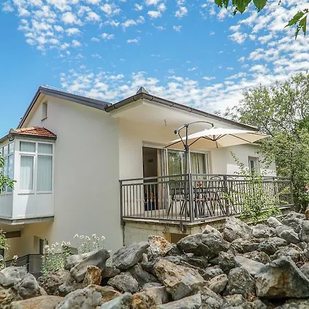 House Between The Sea And Lakes Grubine